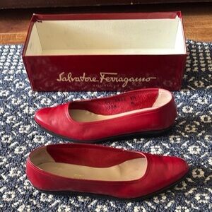 Vintage Salvatore Ferragamo Women's leather Red Flats in size 8.5
